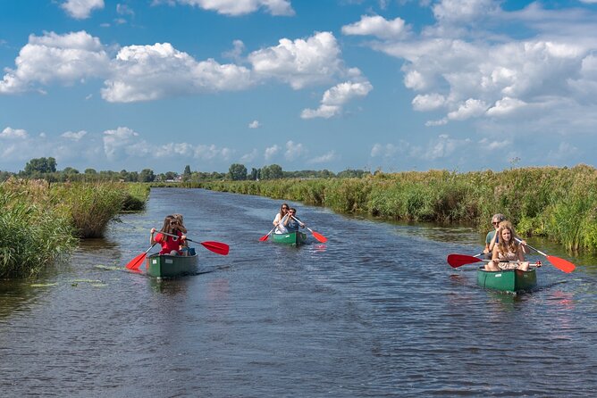 Fresh nose tour with the canoe through the nature near Amsterdam - Who will enjoy this Waterland canoe trip