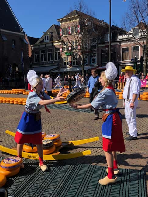 From Amsterdam; Alkmaar Cheese market & Zaanse Schans - Why Alkmaar’s Friday market comes first