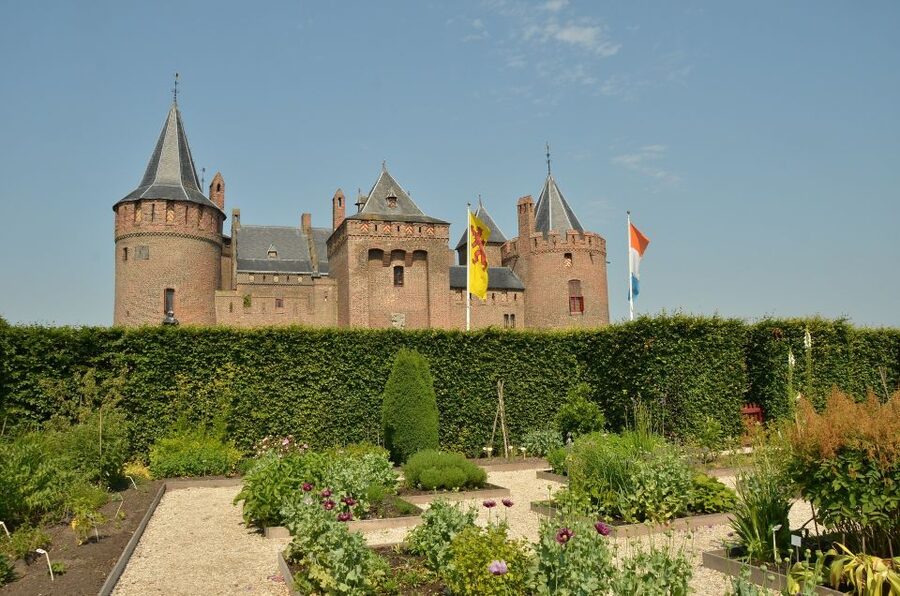 From Amsterdam: Amsterdam Castle Muiderslot Private Tour - Leaving Amsterdam for Muiderslot
