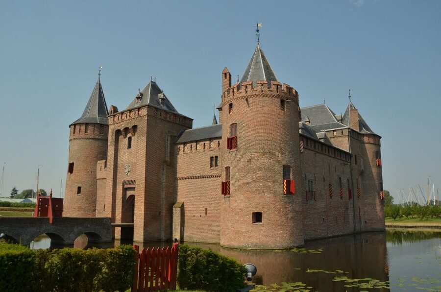From Amsterdam: Amsterdam Castle Muiderslot Private Tour - Towers, Grounds, and Better Photo Time