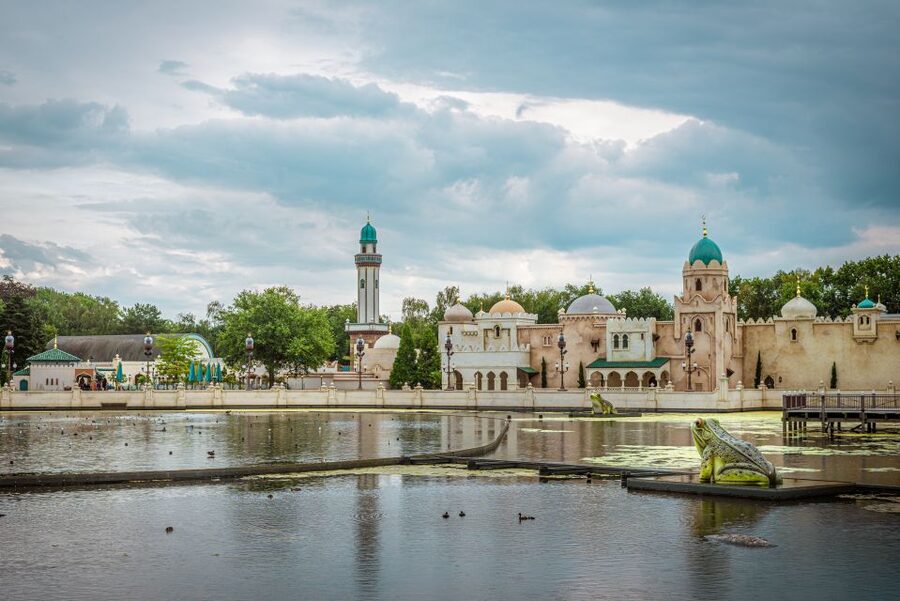 From Amsterdam: Day Trip to Efteling Theme Park with Ticket - Who should book this Efteling day trip?
