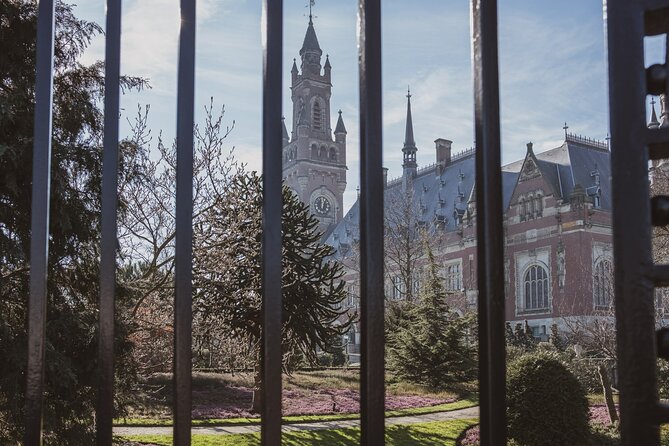 From Amsterdam: Day Trip to Rotterdam, Delft & Hague with Cruise - The Amsterdam canal cruise closes the loop