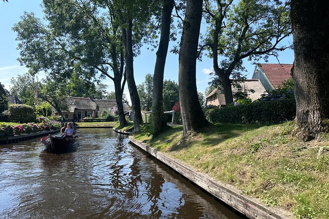 From Amsterdam: Giethoorn Day Trip with Canal & Village Tour - Group size, comfort, and pace