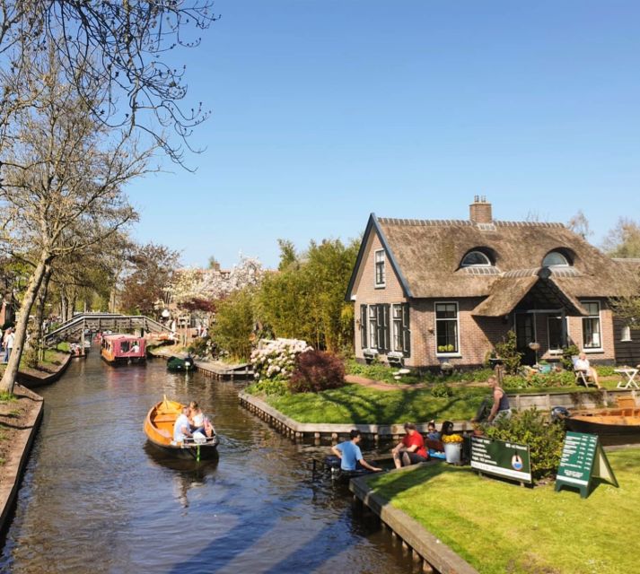 From Amsterdam: Giethoorn Day Trip with Small Electric Boat - Lunch and two hours to set your own pace