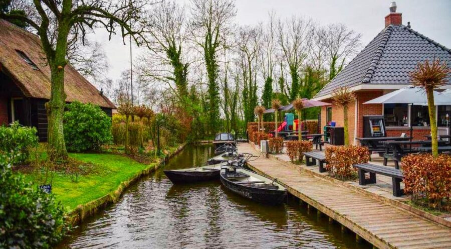From Amsterdam: Giethoorn Guided Day Trip with Canal Cruise - Who should choose this Giethoorn tour