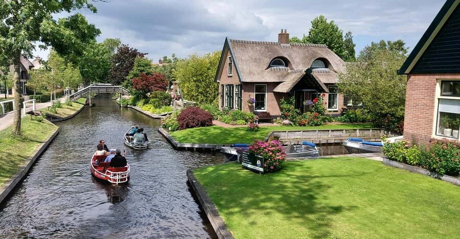 From Amsterdam: Giethoorn Small Group Tour with Boat Ride - Why Giethoorn makes a good day trip from Amsterdam