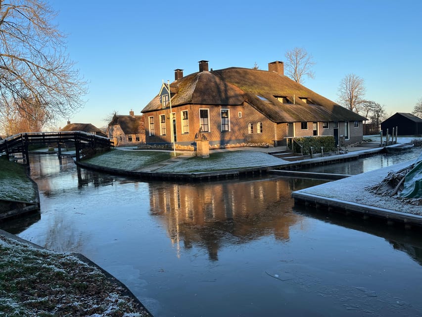 From Amsterdam: Giethoorn Small Group Tour with Boat Ride - Arriving before the canal traffic builds