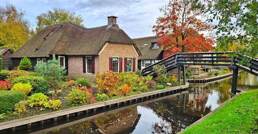 From Amsterdam: Giethoorn & Zaanse Schans Tour w/ Small Boat - Key points at a glance