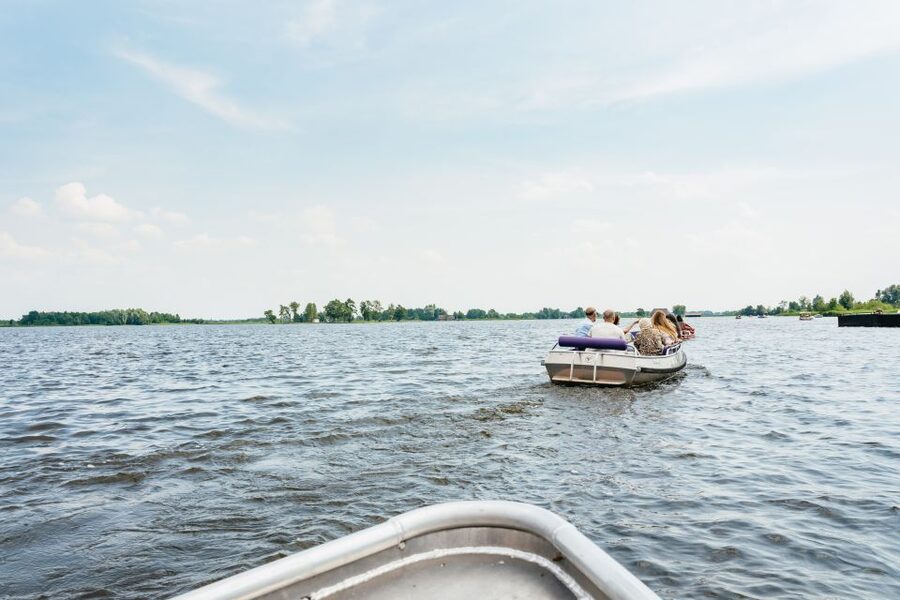 From Amsterdam: Giethoorn & Zaanse Schans Tour w/ Small Boat - Timing, comfort, and what to bring