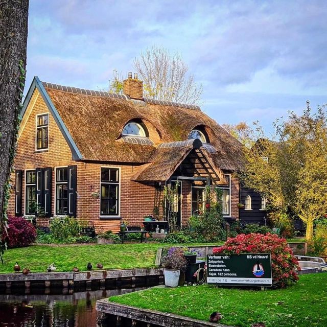 From Amsterdam: Giethoorn & Zaanse Schans Tour w/ Small Boat - Meeting near Amsterdam Central Station