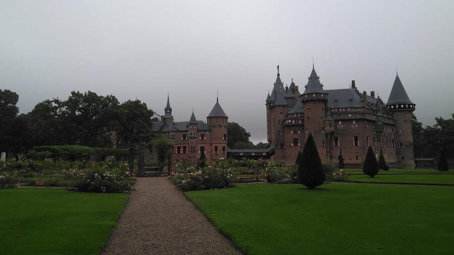 From Amsterdam: Muiderslot and De Haar Castle Tour - Leaving Amsterdam for Muiderslot