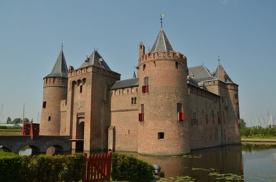 From Amsterdam: Muiderslot and De Haar Castle Tour - Muiderslot and its medieval rooms