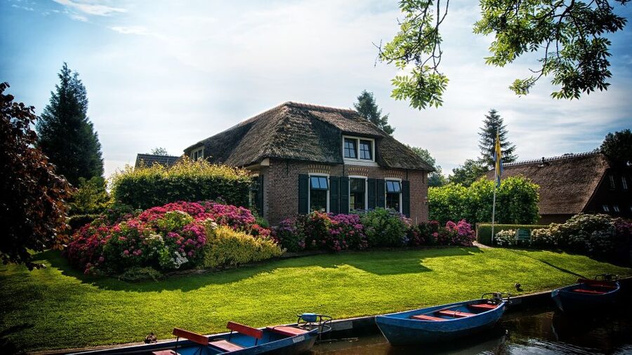 From Amsterdam: Private Sightseeing Tour to Giethoorn - The first look at Giethoorn’s thatched farms