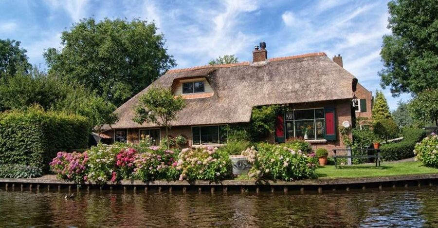 From Amsterdam: Private Tour to Giethoorn with Canal Cruise - Leaving Amsterdam in a private Mercedes