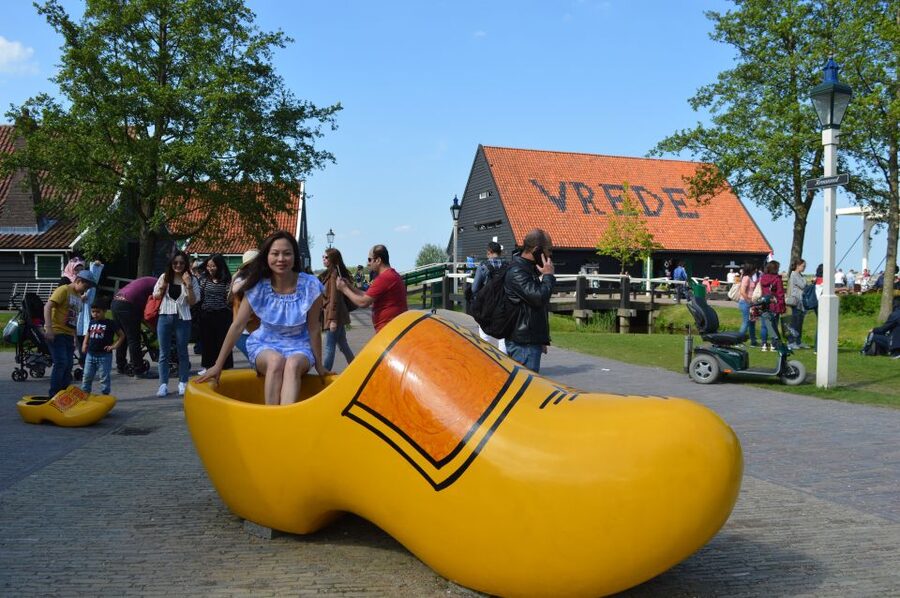 From Amsterdam: Small Group Zaanse Schans and Volendam Tour - Who will enjoy this five-hour tour?