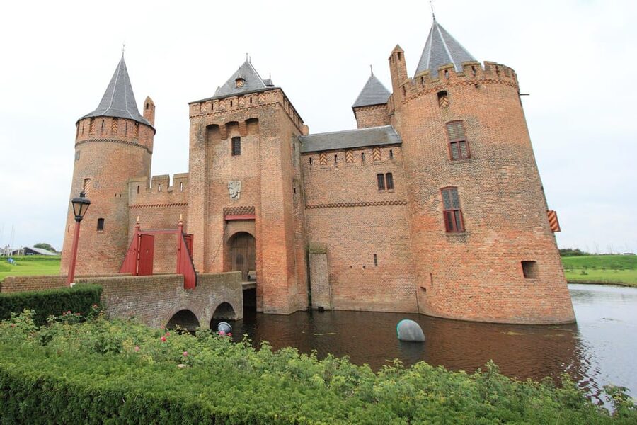 From Amsterdam: visit Zaanse Schans, Muiderslot and more! - Sneek and its famous Watergate