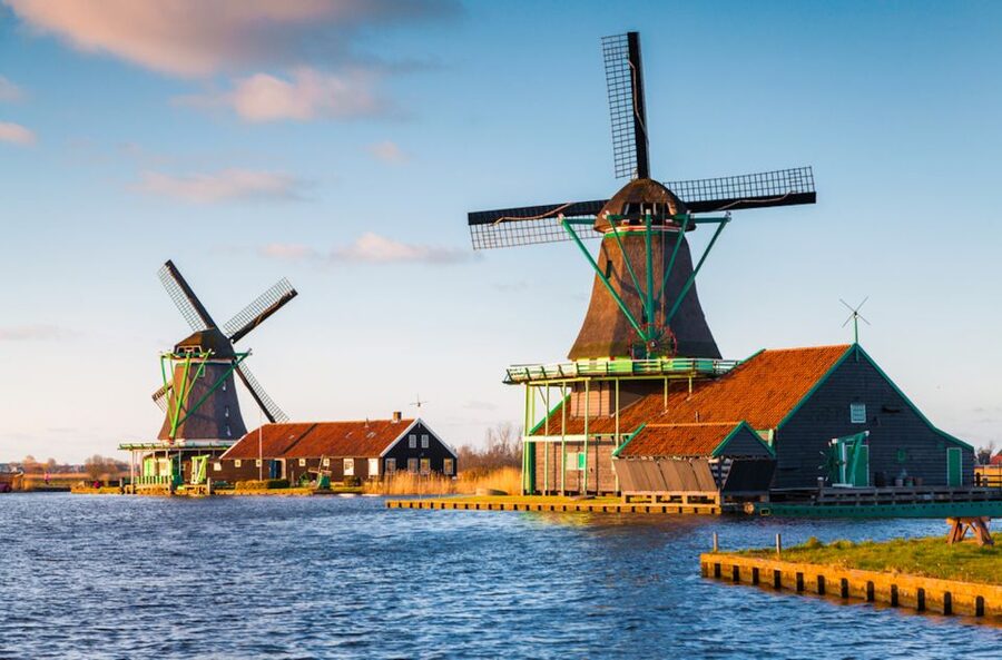 From Amsterdam: Windmills of Zaanse Schans Tour - Seeing traditional clogs being made