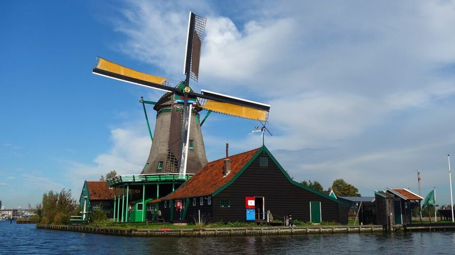 From Amsterdam: Windmills, Volendam, & Marken Private Tour - Marken: old houses and a quiet finish