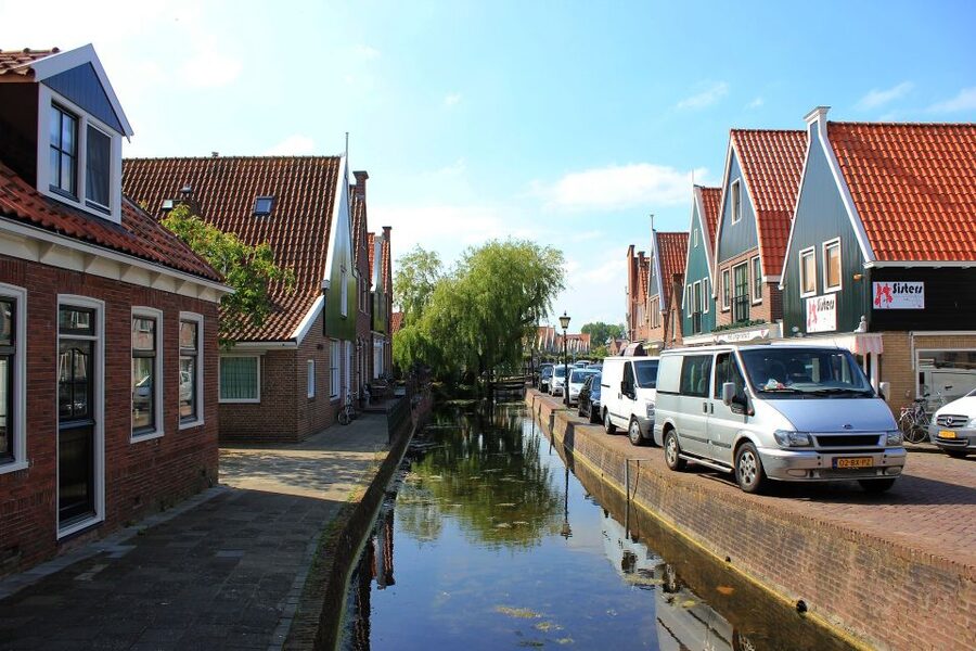 From Amsterdam: Windmills & Volendam Private Tour - Guides, language, and the feel of the day
