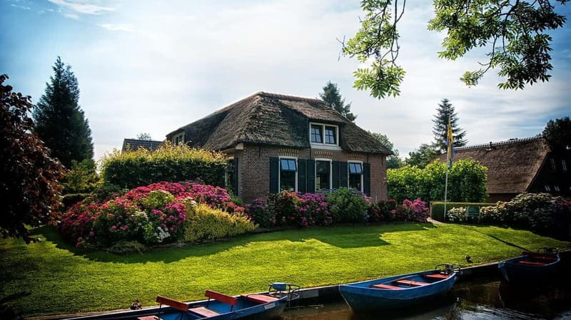 From Amsterdam: Zaanse Schans and Giethoorn Countryside Trip - Zaanse Schans: windmills, barns, and working traditions