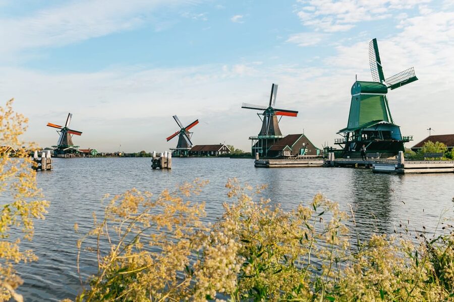From Amsterdam: Zaanse Schans, Edam, & Marken Full-Day Trip - The bus makes the route practical