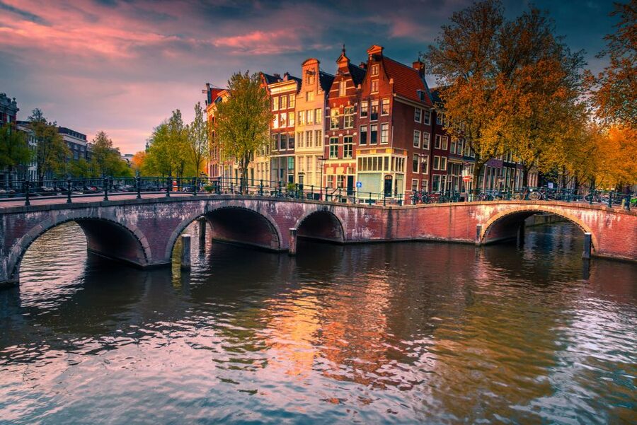 From Brussels: Day Trip to Amsterdam with Canal Boat Cruise - A guided introduction to Dam Square and the old center