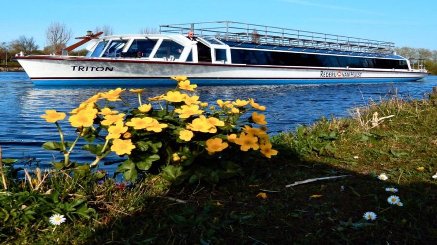 From Katwijk: Kaag Lakes Cruise - Crew service and boarding help