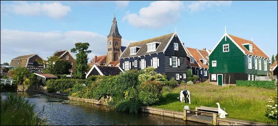Full-day excursion to Edam, Volendam, and Marken - Marken: wooden houses and Dutch folk traditions