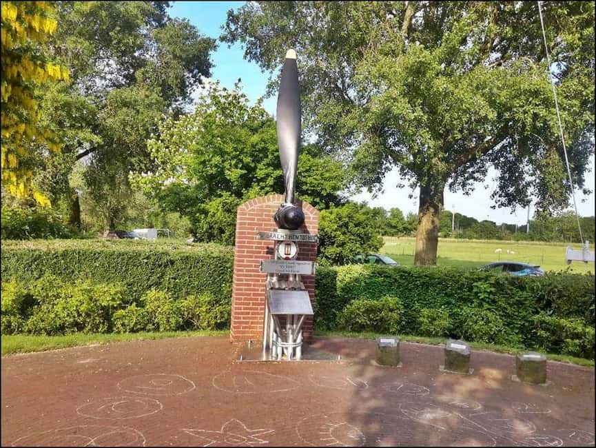 Full-day excursion to Edam, Volendam, and Marken - Guides, languages, and the human side of the day