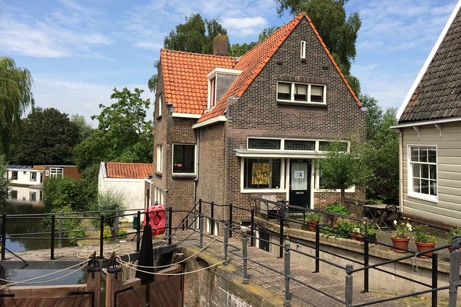 Full-Day Private Guided Countryside Tour from Amsterdam by Bike - Nieuwendammerdijk and its old wooden houses