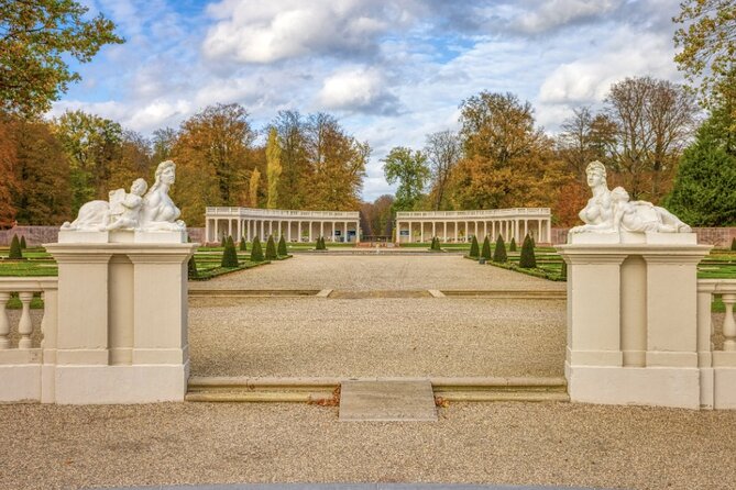 Full-Day Private Historic Royal Tour around Palaces and Castles - The contrast between palace and castle