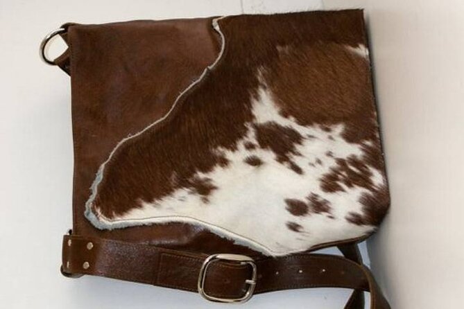 Genuine Leather Tote Bag Workshop in Leiden - A warm teaching style, with room for your own pace