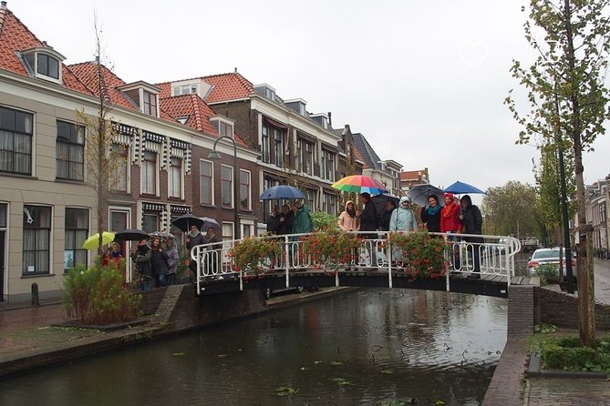 Get the best out of Delft by creating memories during our private walking tour! - Courtyards at Hofje van Pauw and Klaeuwshofje