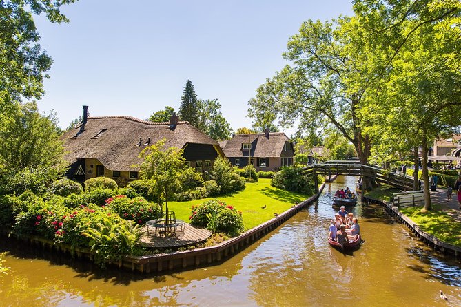 Giethoorn and Afsluitdijk Day Trip from Amsterdam with Boat Trip - Free time for lunch, bridges, and quieter paths