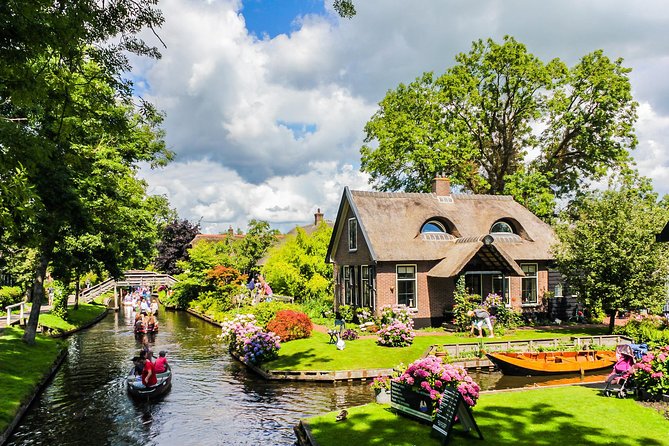 Giethoorn and Afsluitdijk Day Trip from Amsterdam with Boat Trip - What the nine-hour schedule feels like