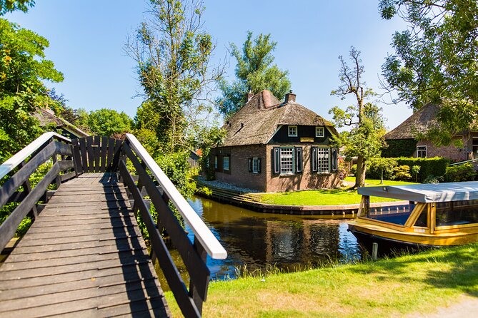 Giethoorn and Afsluitdijk Day Trip from Amsterdam with Boat Trip - Starting in central Amsterdam