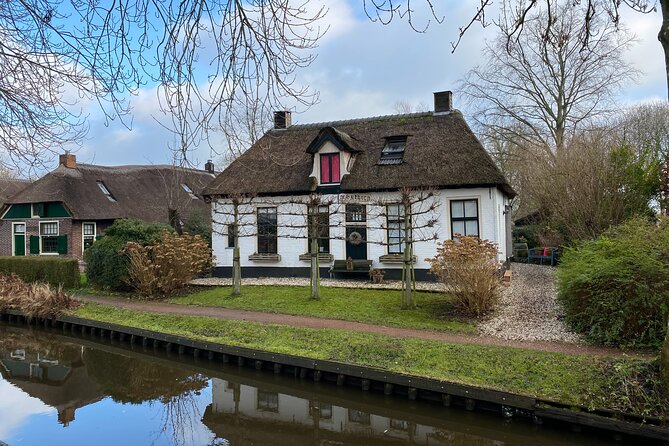 Giethoorn and Zaanse Schans Day Tour Small Group Incl. Boat Ride - The one-hour Giethoorn boat ride