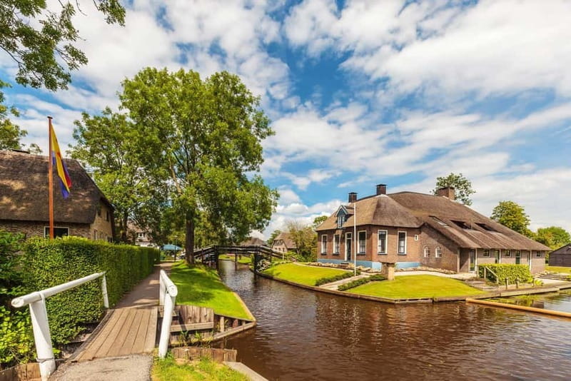 Giethoorn: Canal Cruise & lake Tour & Sightseeing Village - Key points to know before you go