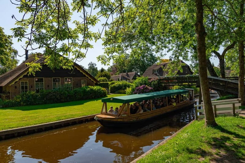 Giethoorn: Canal Cruise & lake Tour & Sightseeing Village - The map turns free time into a loose walking tour
