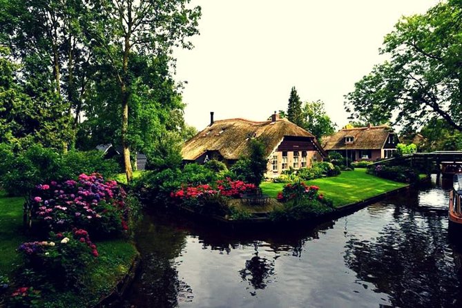 Giethoorn Day Tour from Amsterdam with Small Boat Ride - Key points at a glance