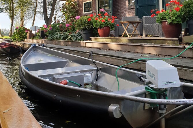 Giethoorn Day Tour from Amsterdam with Small Boat Ride - Lunch and free time in the village