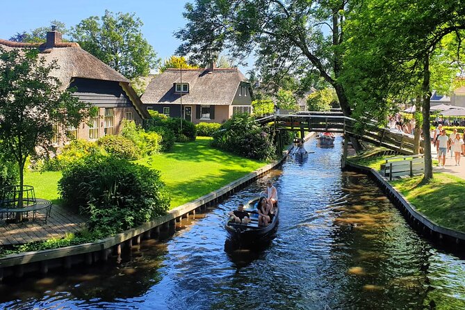 Giethoorn Day Tour from Amsterdam with Small Boat Ride - Meeting at DoubleTree by Hilton Amsterdam Centraal Station