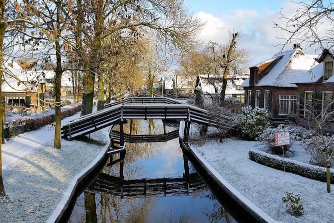 Giethoorn Private Tour Guide Giethoorn in luxury Jaguar S Type - Is $833.99 good value for four people?