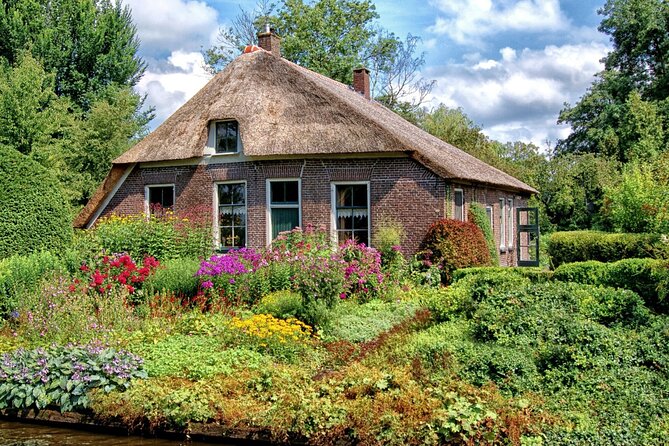 Giethoorn Private Tour with Cruise and Lunch from Amsterdam - Starting at De Ruijterkade in Amsterdam
