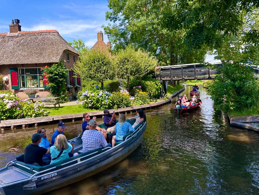 Giethoorn: Round trip from Amsterdam optional guided cruise - The 80-minute coach ride north