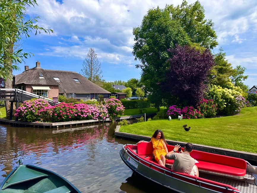 Giethoorn: Round trip from Amsterdam optional guided cruise - Four hours among Giethoorn’s canals and bridges
