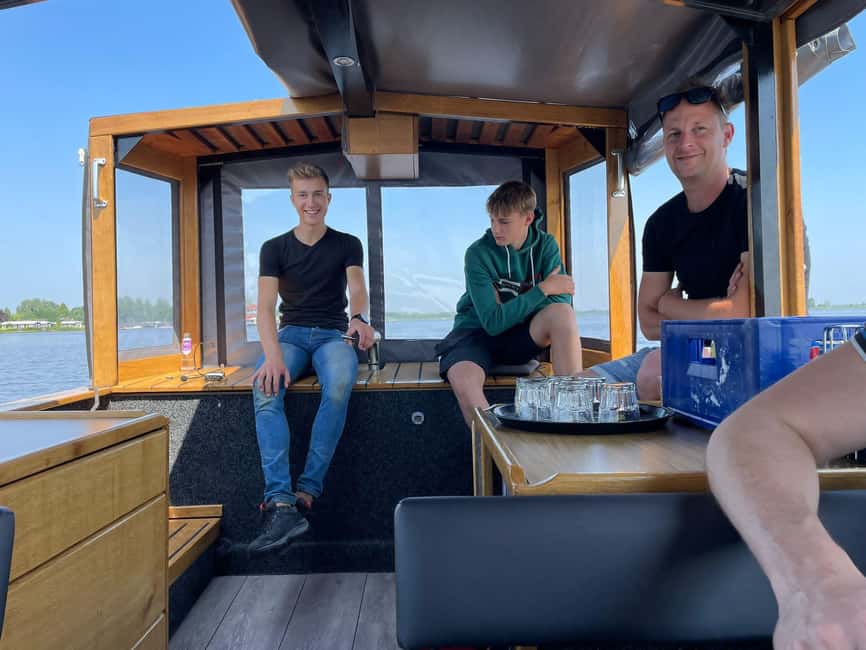 Giethoorn: Sightseeing Boat Tour - Starting at Grand Café Henri Willig