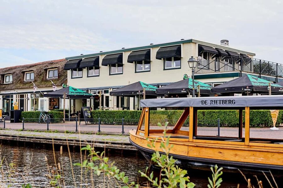 Giethoorn: Sightseeing Boat Tour - Timing, comfort, and the best frame of mind
