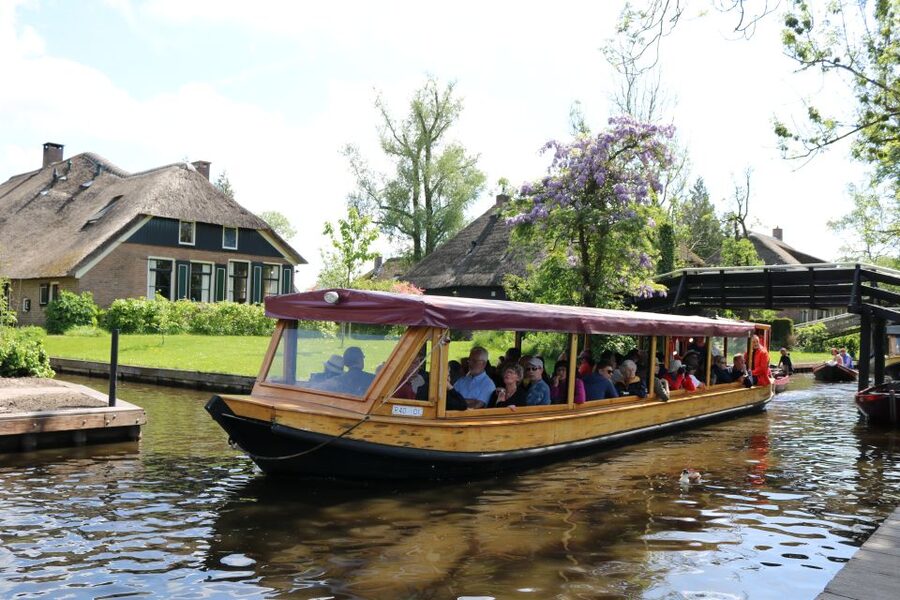Giethoorn: Village & National Park Canal Cruise with Coffee - Why an early departure is worth it