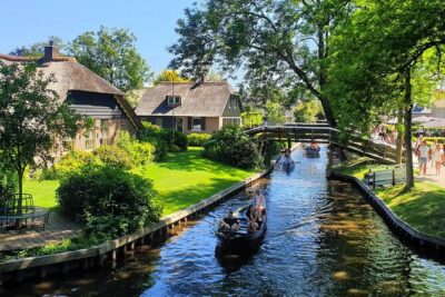 Giethoorn, Zaandam & Zaanse Schans Day Tour w/ Small Boat Ride